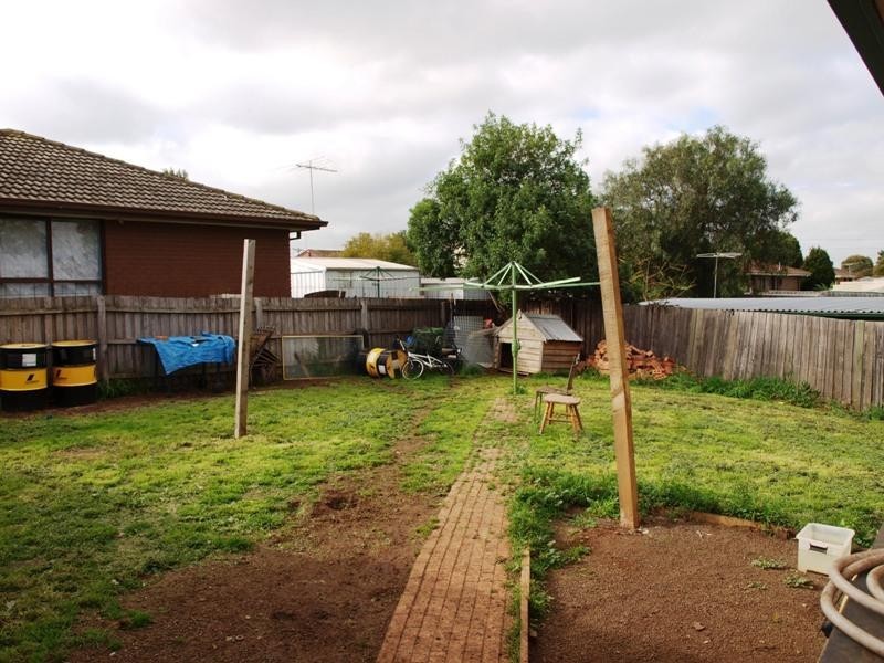 8 McDonald Street, Melton VIC 3337