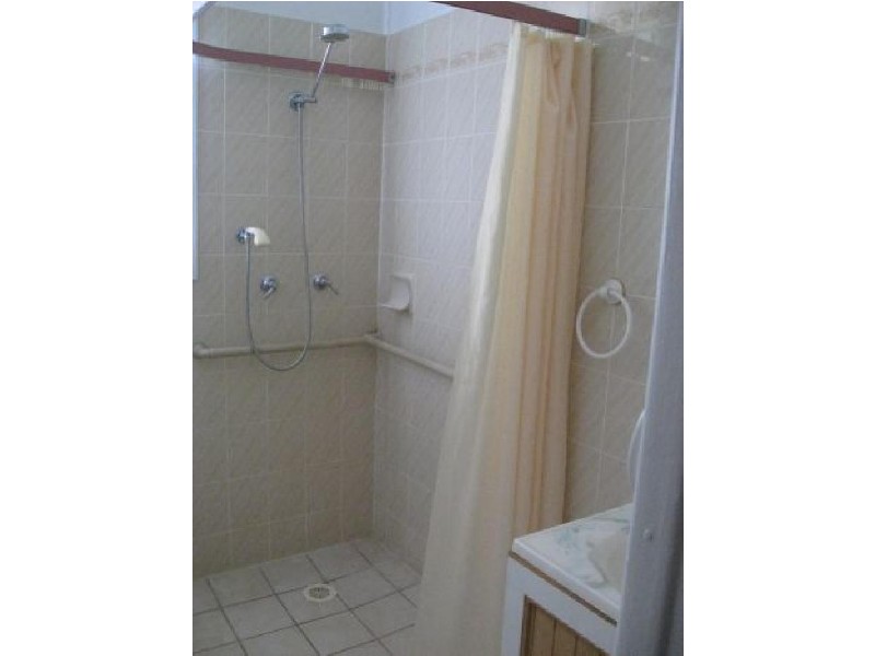 4 MARGARET AVENUE, Mount Austin NSW 2650