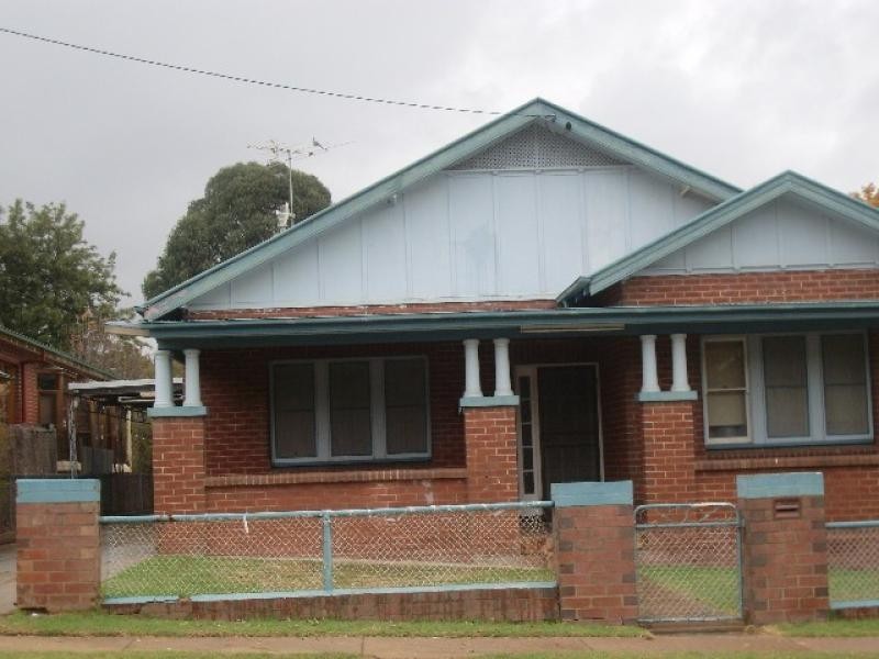 6 RICHARD STREET, Turvey Park NSW 2650