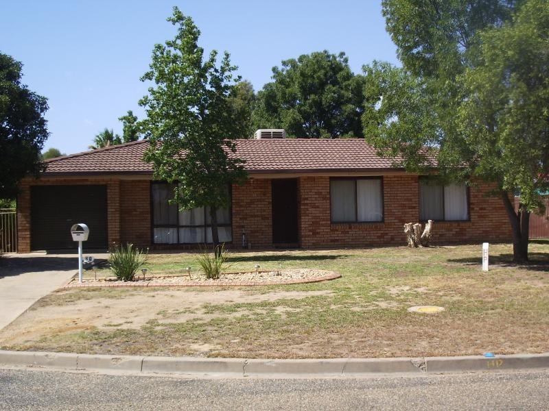 21 BANDERA AVENUE, Glenfield Park NSW 2650