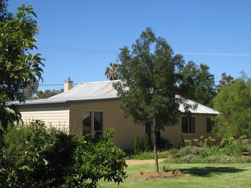 37 COX STREET, Mangoplah NSW 2652