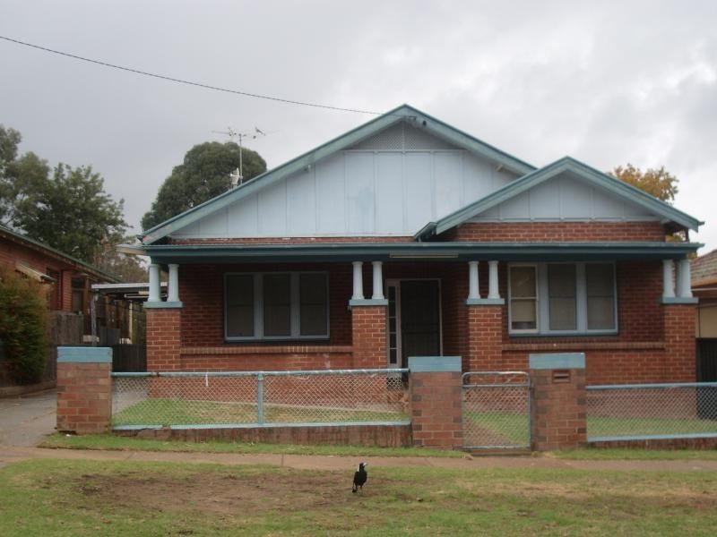 6 RICHARD STREET, Turvey Park NSW 2650