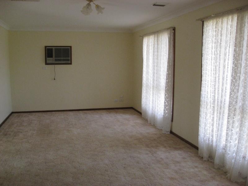 97 DALMAN PARKWAY, Glenfield Park NSW 2650