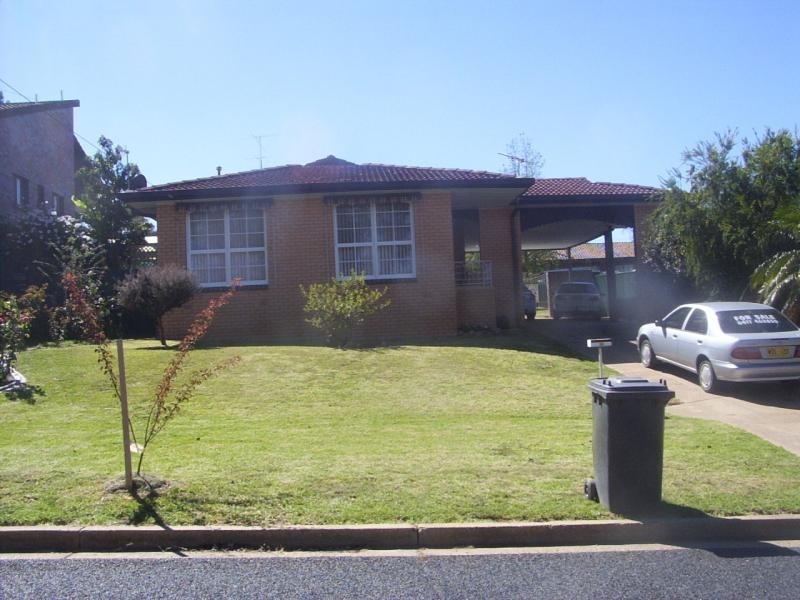 30 White Avenue, Kooringal NSW 2650