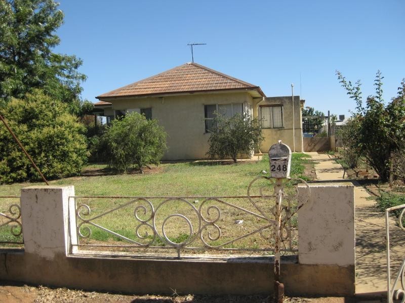 248 Hammond Avenue, Wagga Wagga NSW 2650