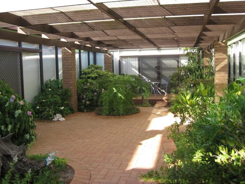 1 Talbingo Crescent, Lake Albert NSW 2650