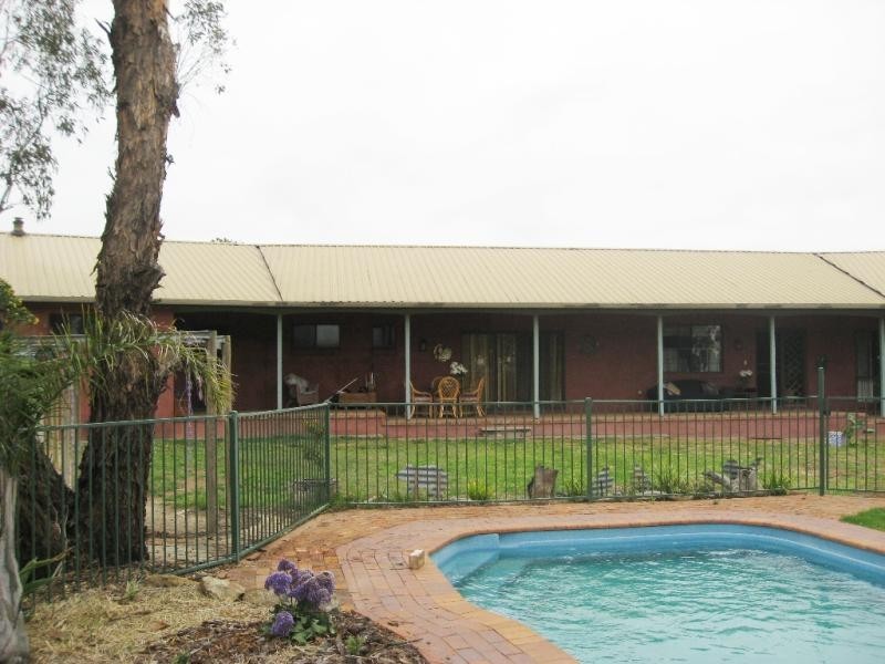 4 Kingsford Smith Road, Boorooma NSW 2650