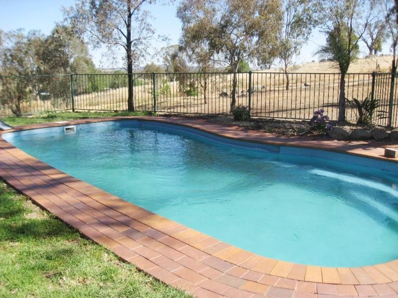 4 Kingsford Smith Road, Boorooma NSW 2650