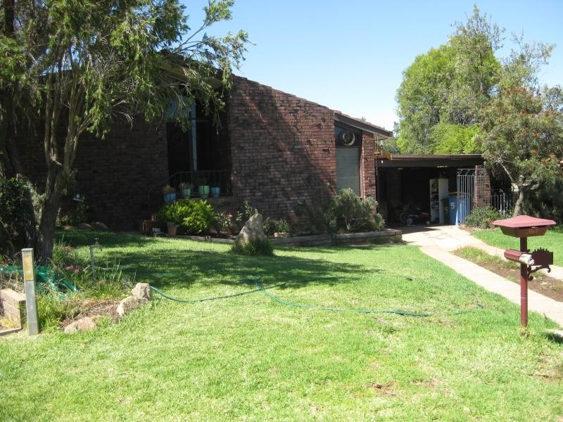 5 Falcon Place, Kooringal NSW 2650