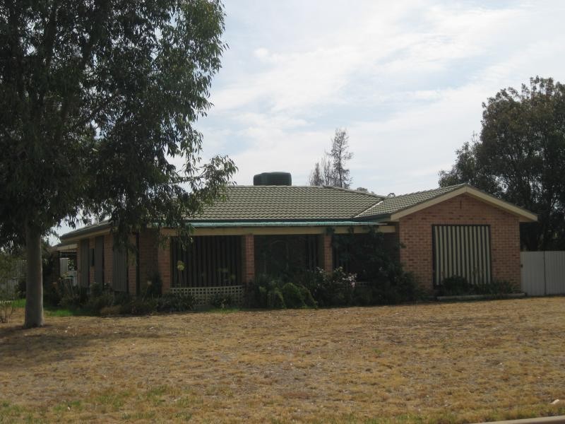 18 Eldershaw Drive, Wagga Wagga NSW 2650