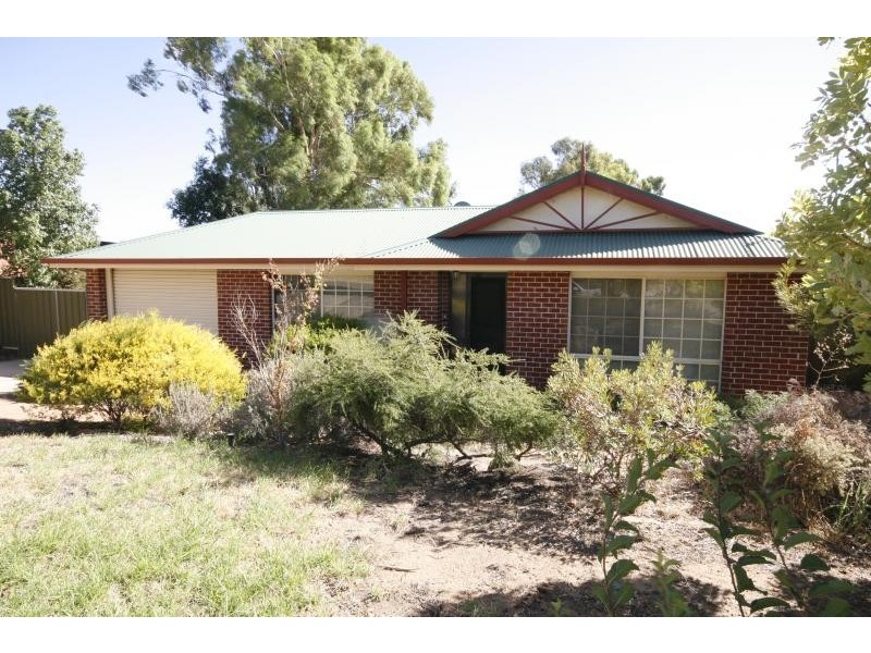 2 Stockton Place, Estella NSW 2650