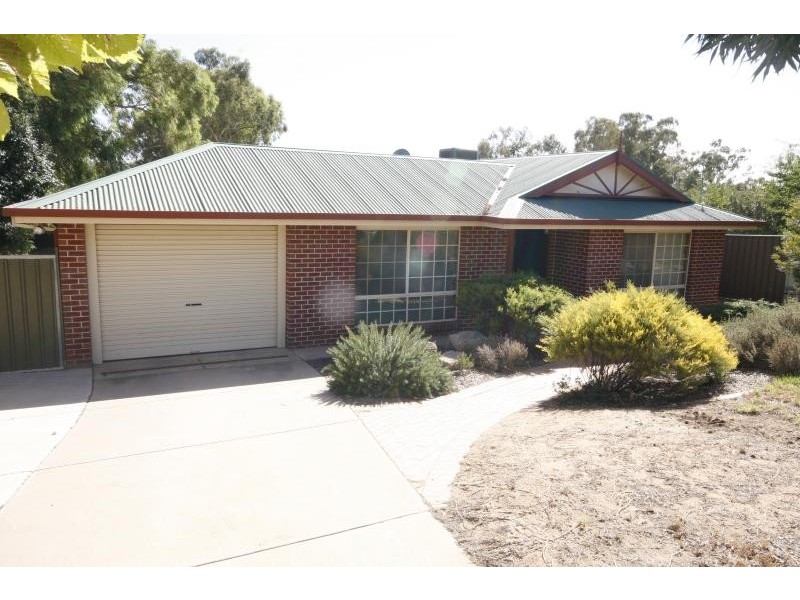2 Stockton Place, Estella NSW 2650