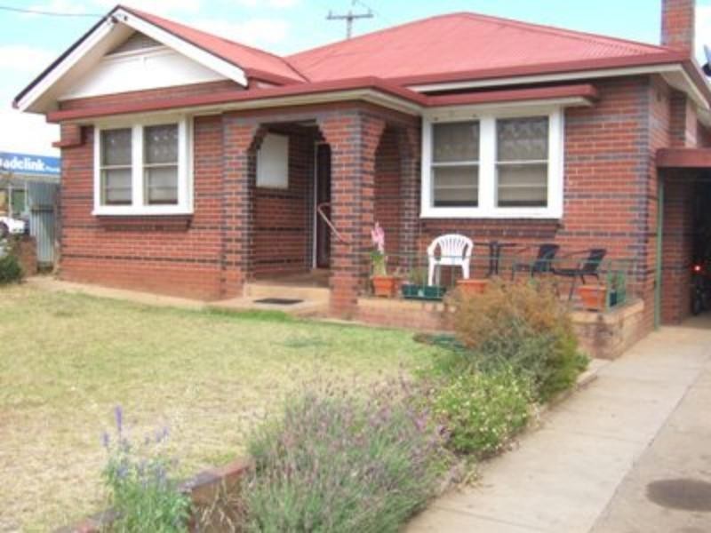 2 Docker Street, Wagga Wagga NSW 2650