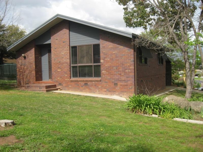 9 Kilpatrick Street, Kooringal NSW 2650