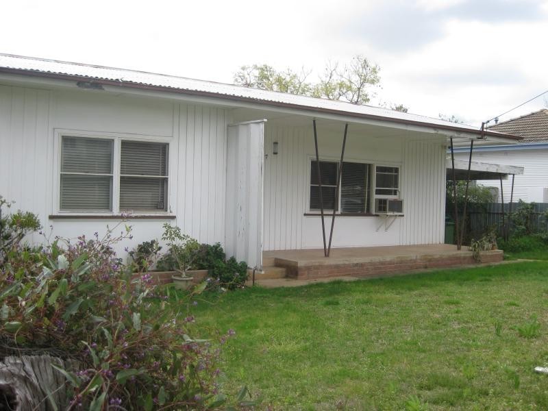 17 Heydon Avenue, Turvey Park NSW 2650