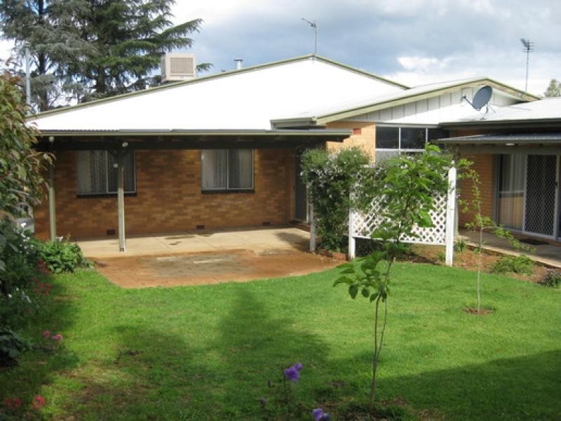 20 Willow Crescent, Kooringal NSW 2650