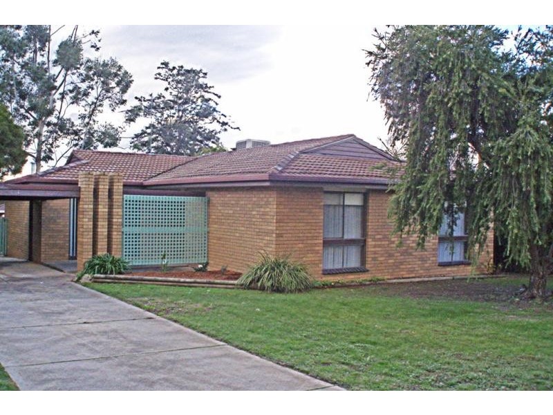 15 Telopea Crescent, Lake Albert NSW 2650
