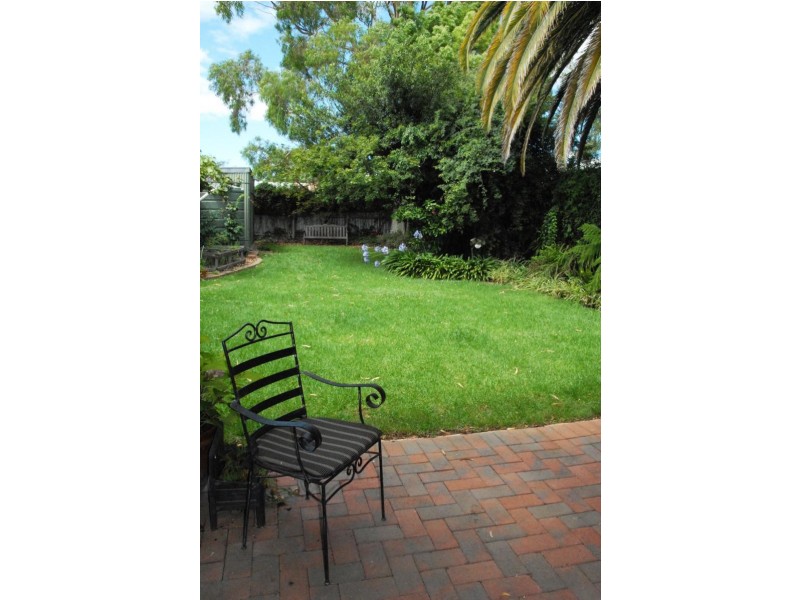 16 Lindsay Street, Turvey Park NSW 2650