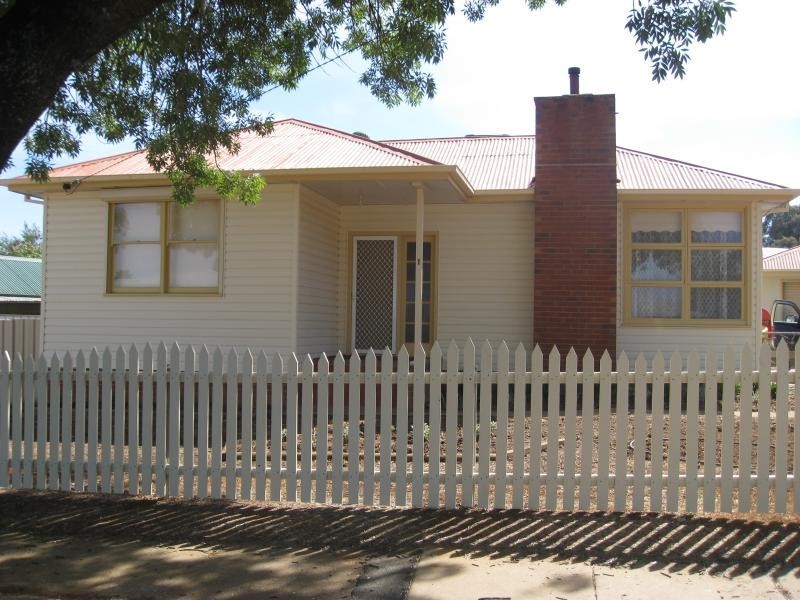 1 Macquarie Street, Mount Austin NSW 2650