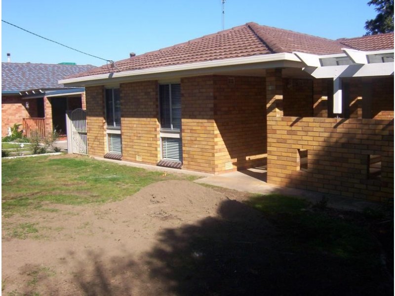 18 Main Street, Lake Albert NSW 2650
