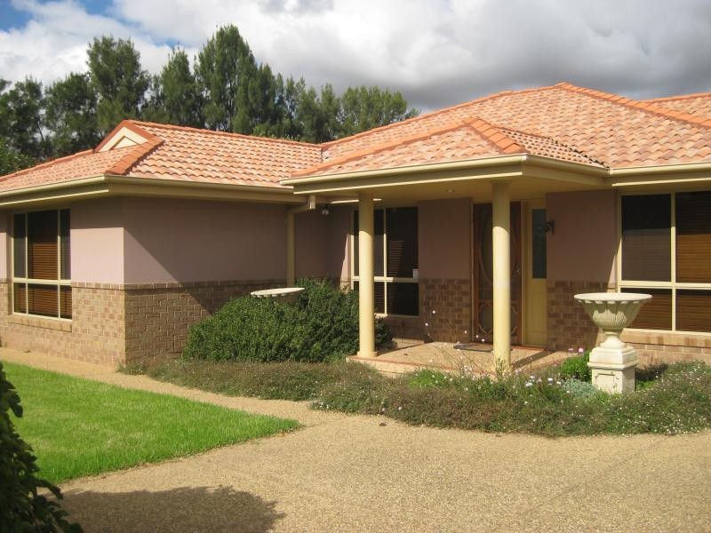 7 Post Place, Lake Albert NSW 2650