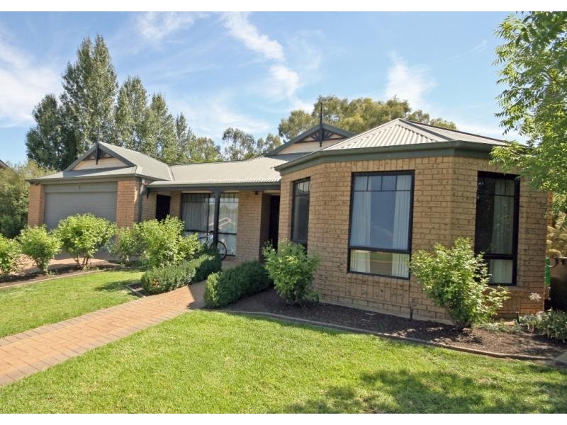 26 Lakehaven Drive, Lake Albert NSW 2650