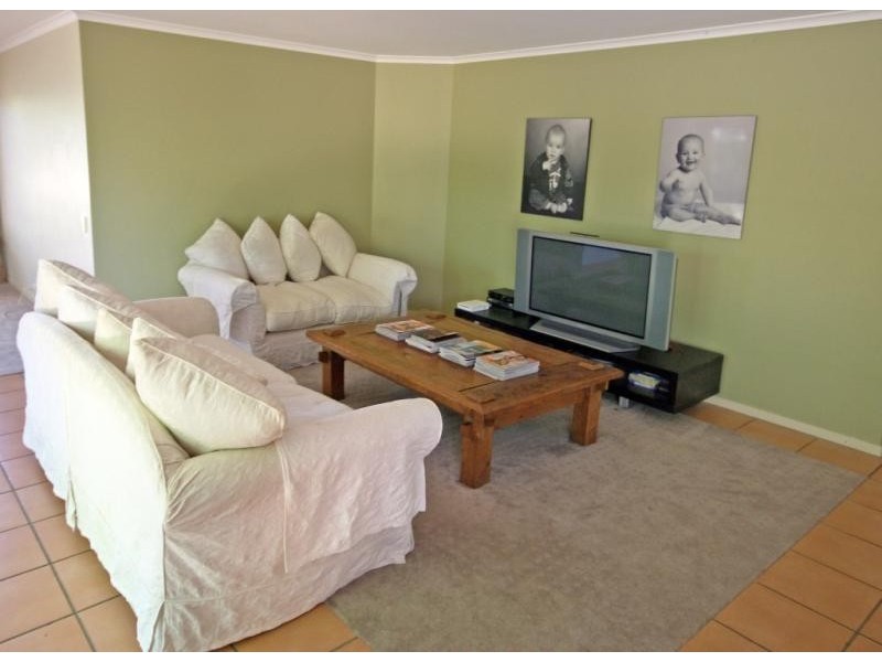 26 Lakehaven Drive, Lake Albert NSW 2650