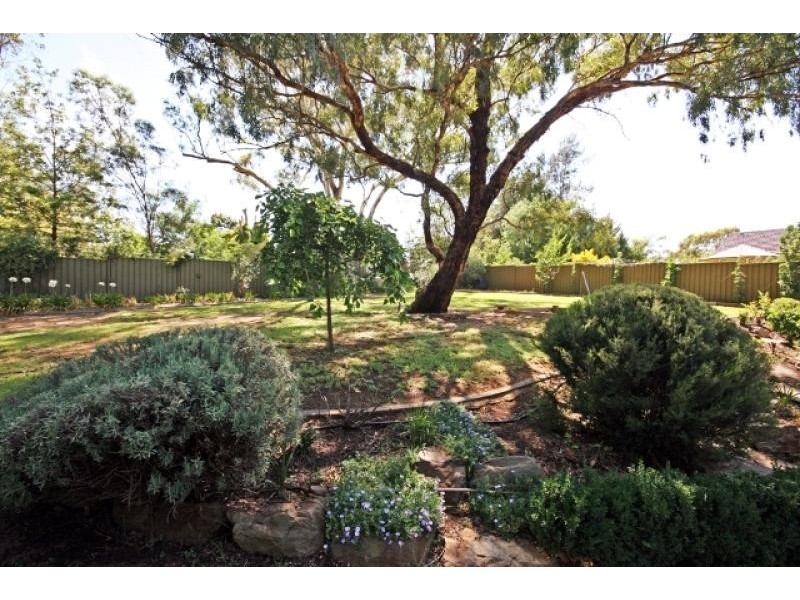 26 Lakehaven Drive, Lake Albert NSW 2650