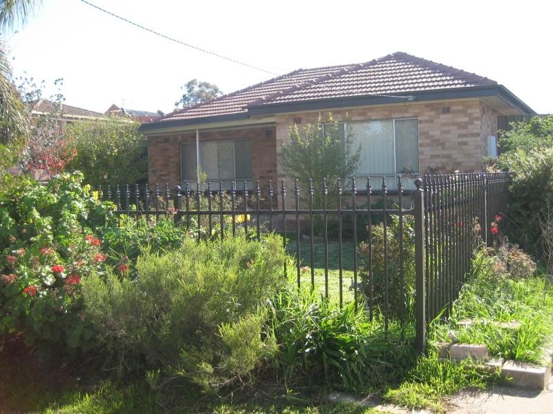33 Higgins Avenue, Wagga Wagga NSW 2650