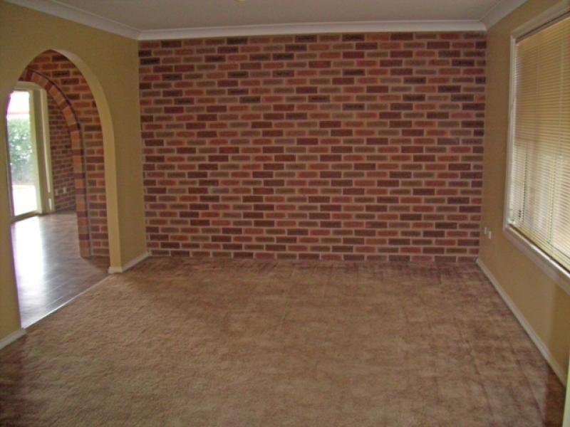11 Karoom Drive, Glenfield Park NSW 2650