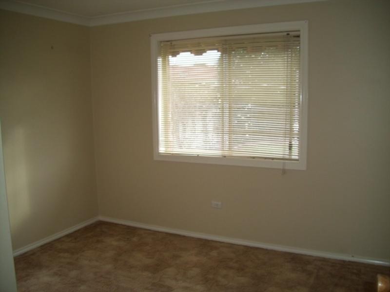 11 Karoom Drive, Glenfield Park NSW 2650