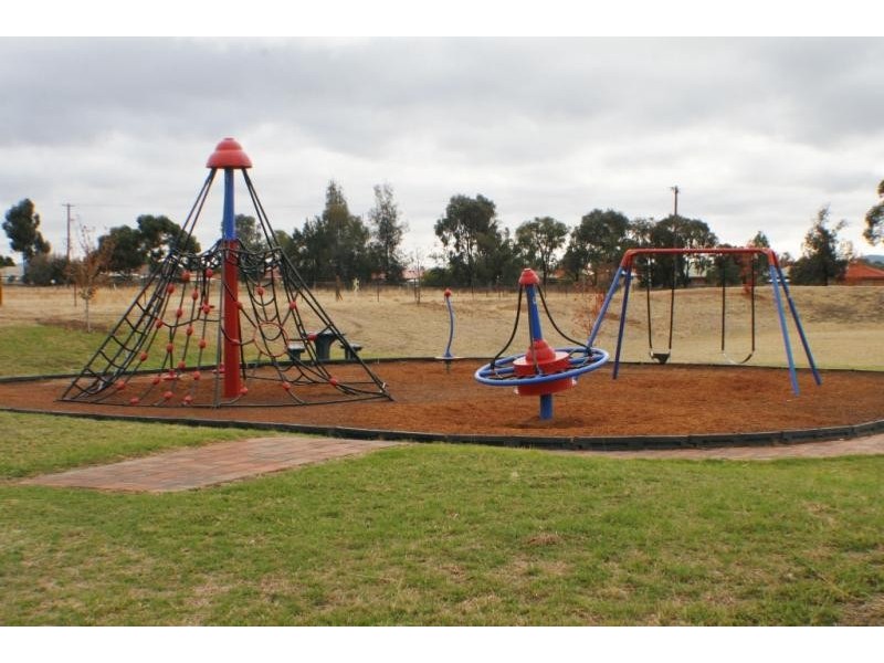 Unit 1/92 Barton Avenue, Lloyd NSW 2650