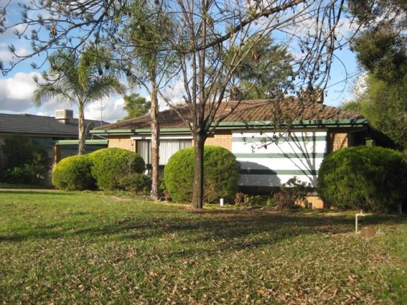 7 Merinda Crescent, Kooringal NSW 2650