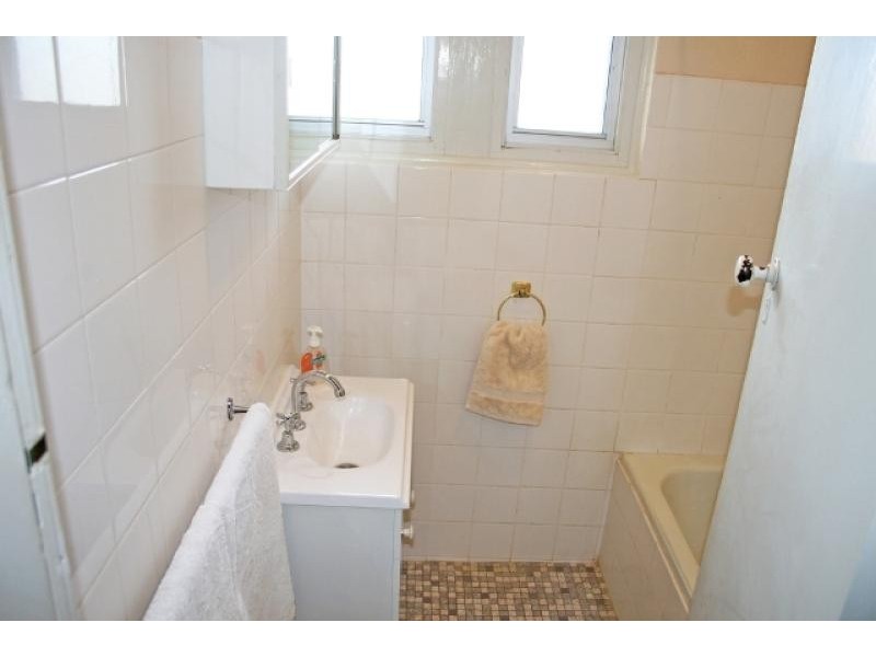 10 Bluett Crescent, Turvey Park NSW 2650