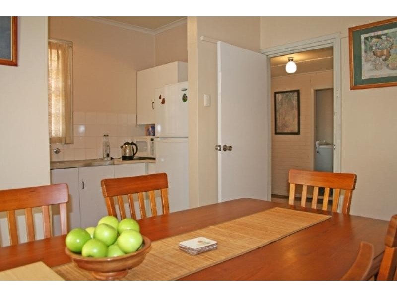 10 Bluett Crescent, Turvey Park NSW 2650