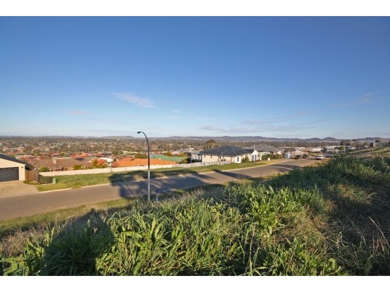 35 Atherton Crescent, Wagga Wagga NSW 2650