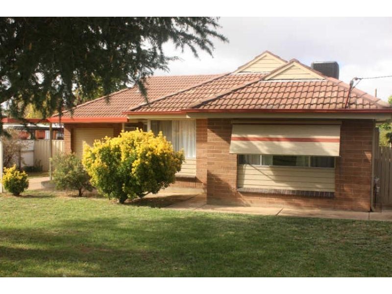 18 Walana Crescent, Kooringal NSW 2650