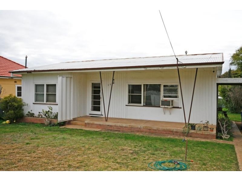 17 Heydon Avenue, Wagga Wagga NSW 2650