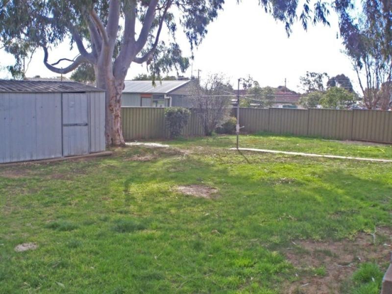 2 Bradley Place, Wagga Wagga NSW 2650