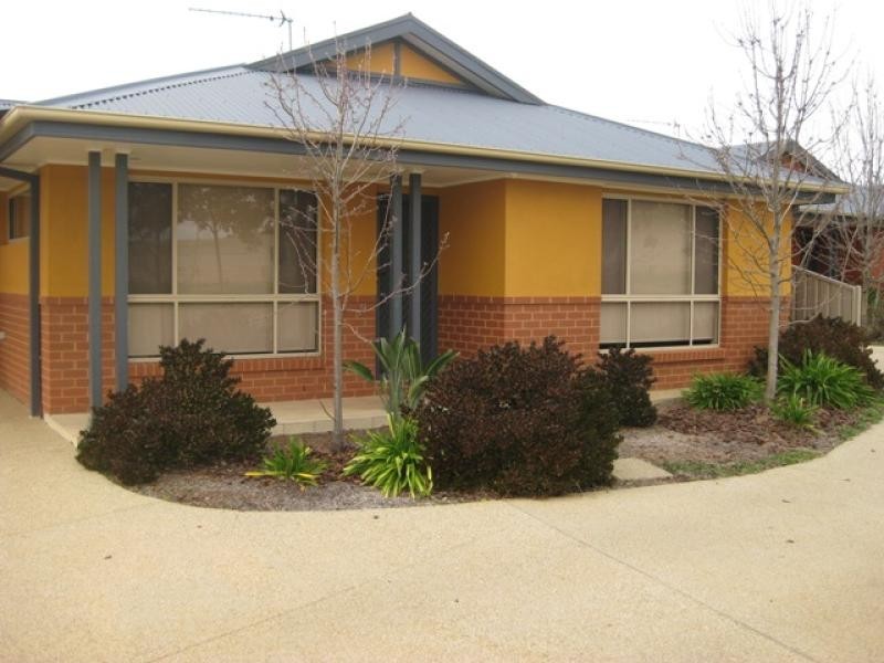 Unit 1/92 Barton Street, Lloyd NSW 2650