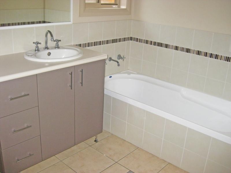 Unit 1/92 Barton Street, Lloyd NSW 2650