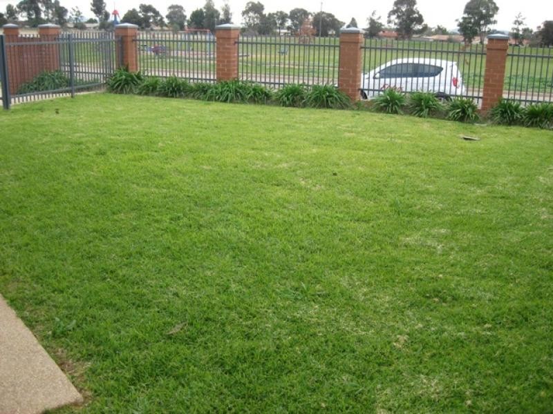 Unit 1/92 Barton Street, Lloyd NSW 2650