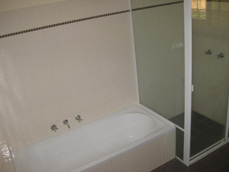 80 Amaroo Street, Kooringal NSW 2650