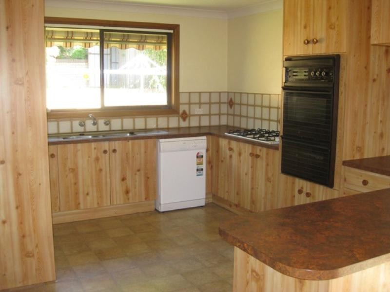 80 Amaroo Street, Kooringal NSW 2650