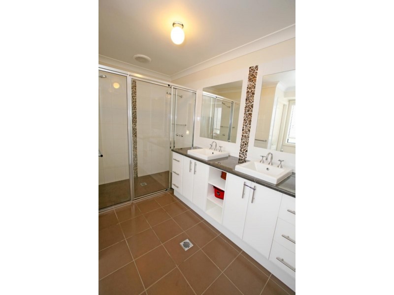 34 Kaloona Drive, Wagga Wagga NSW 2650