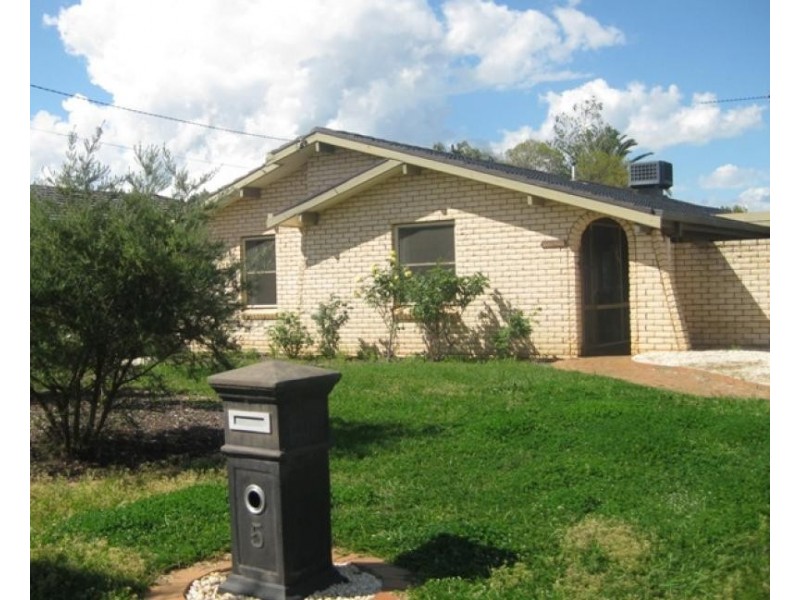 5 Grace Avenue, Lake Albert NSW 2650