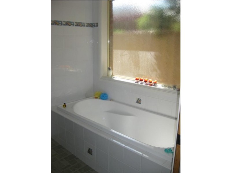 5 Grace Avenue, Lake Albert NSW 2650