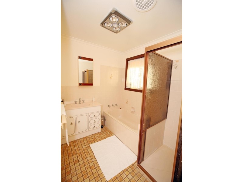 21 Horseshoe Rd, Wagga Wagga NSW 2650