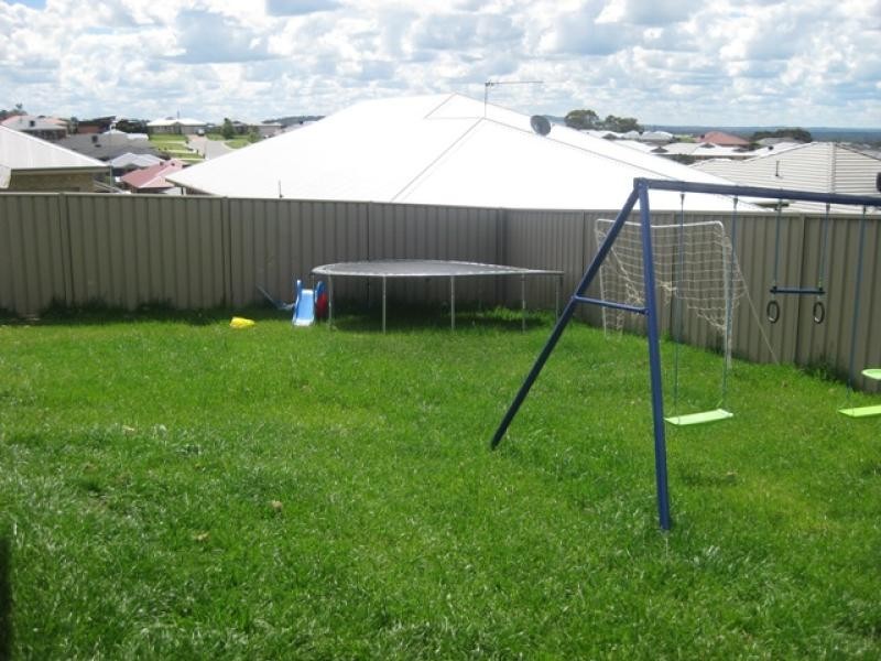 68 Kaloona Drive, Bourkelands NSW 2650