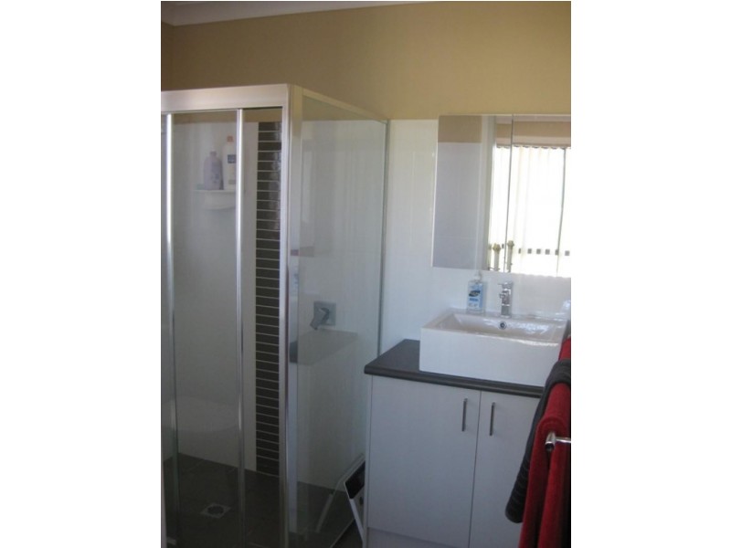 68 Kaloona Drive, Bourkelands NSW 2650